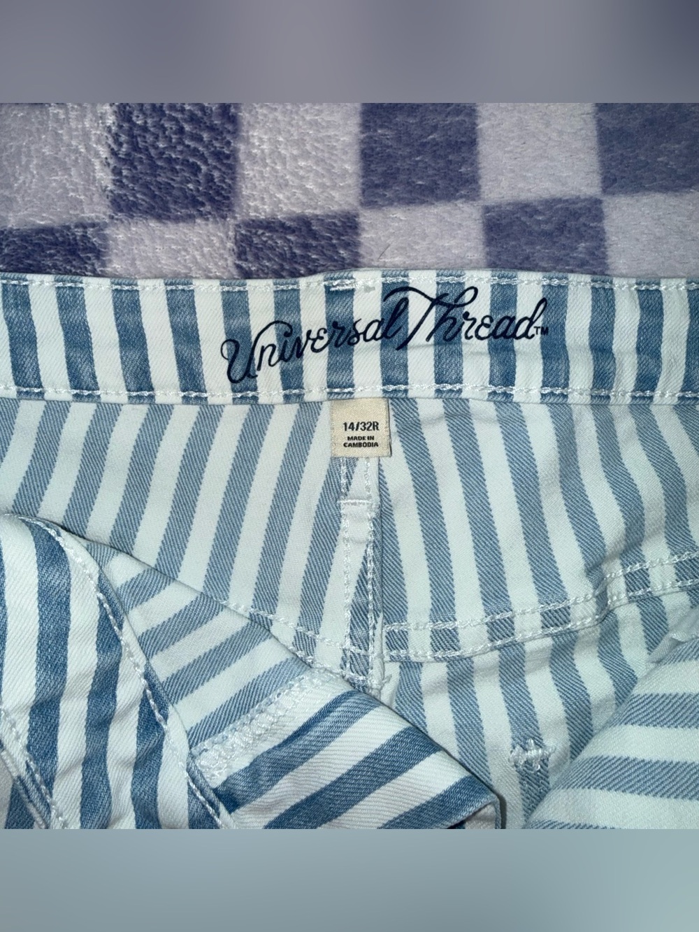 Universal Thread High Rise Medi Shorts - Picture 3 of 4